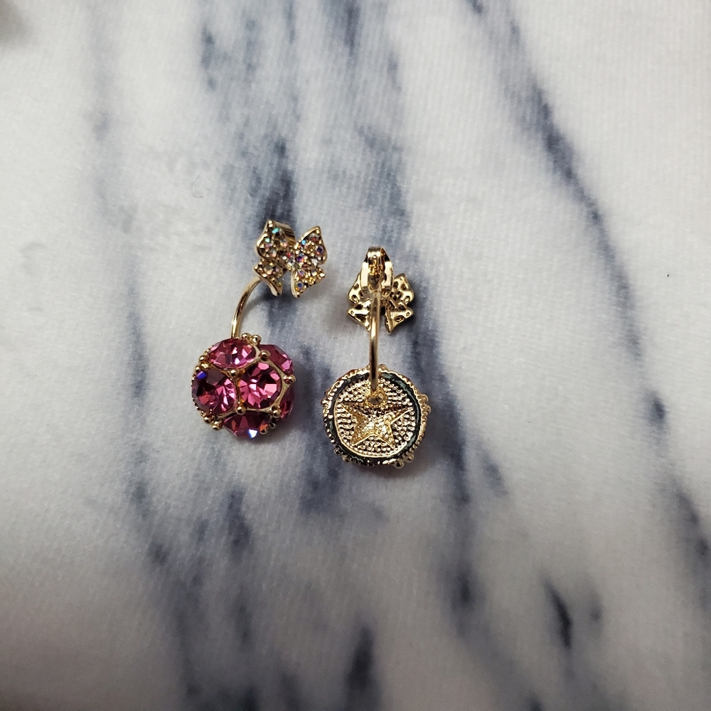 🌞 3/$25 Butterfly and pink stone earring. - Picture 3 of 4